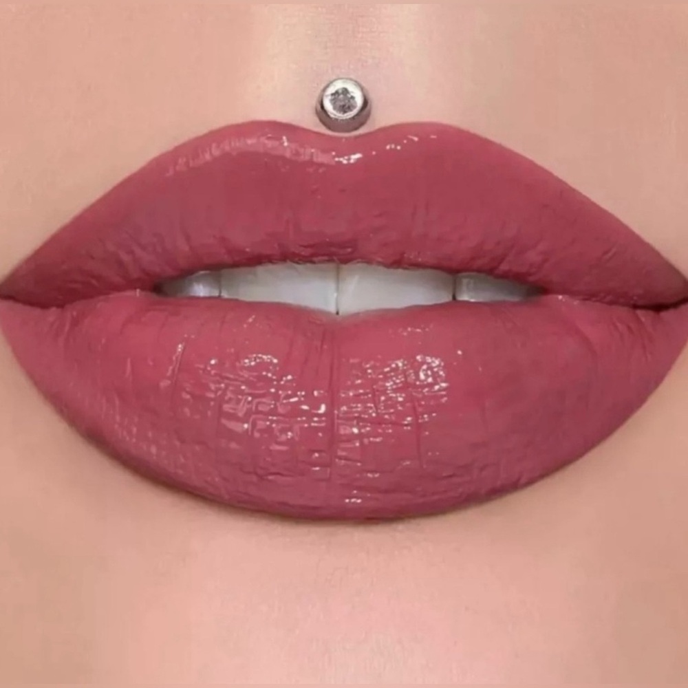 Jeffree Star Supreme Gloss in Please Forgive Me
NEW